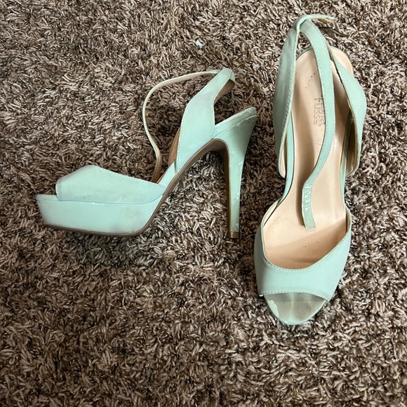 HEELS!! - Picture 3 of 3